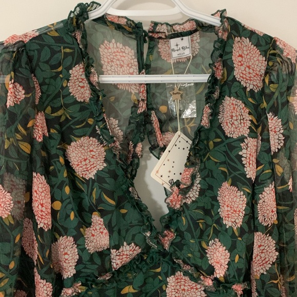 Floral open back dainty dress - Picture 3 of 14